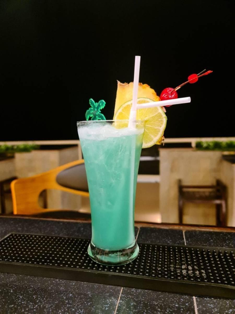 Blu Hotel Нахон Паном Екстериор снимка