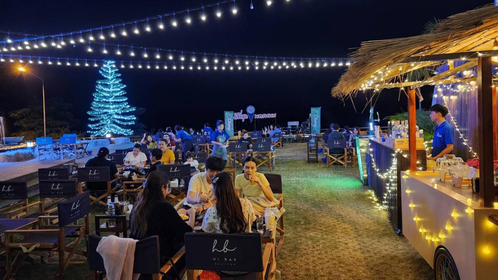 Blu Hotel Нахон Паном Екстериор снимка