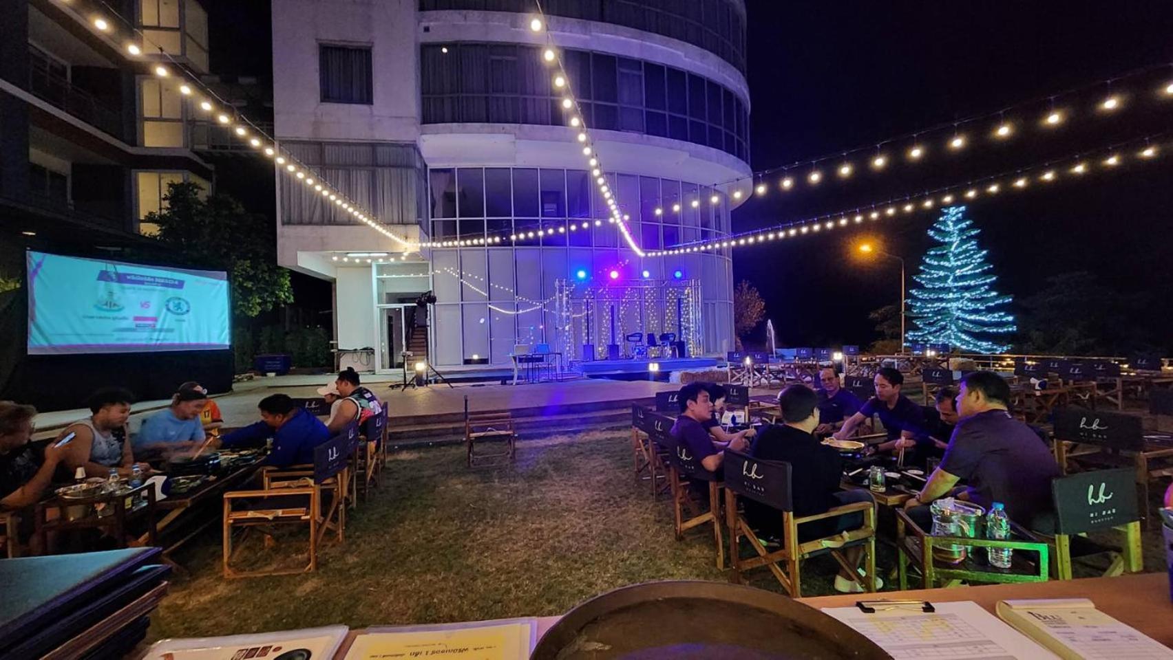 Blu Hotel Нахон Паном Екстериор снимка