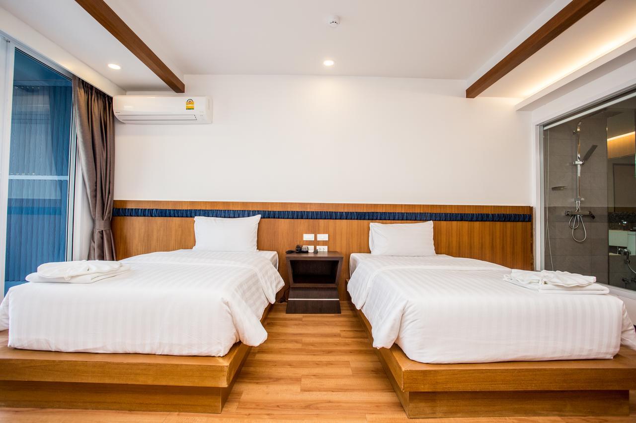 Blu Hotel Нахон Паном Екстериор снимка